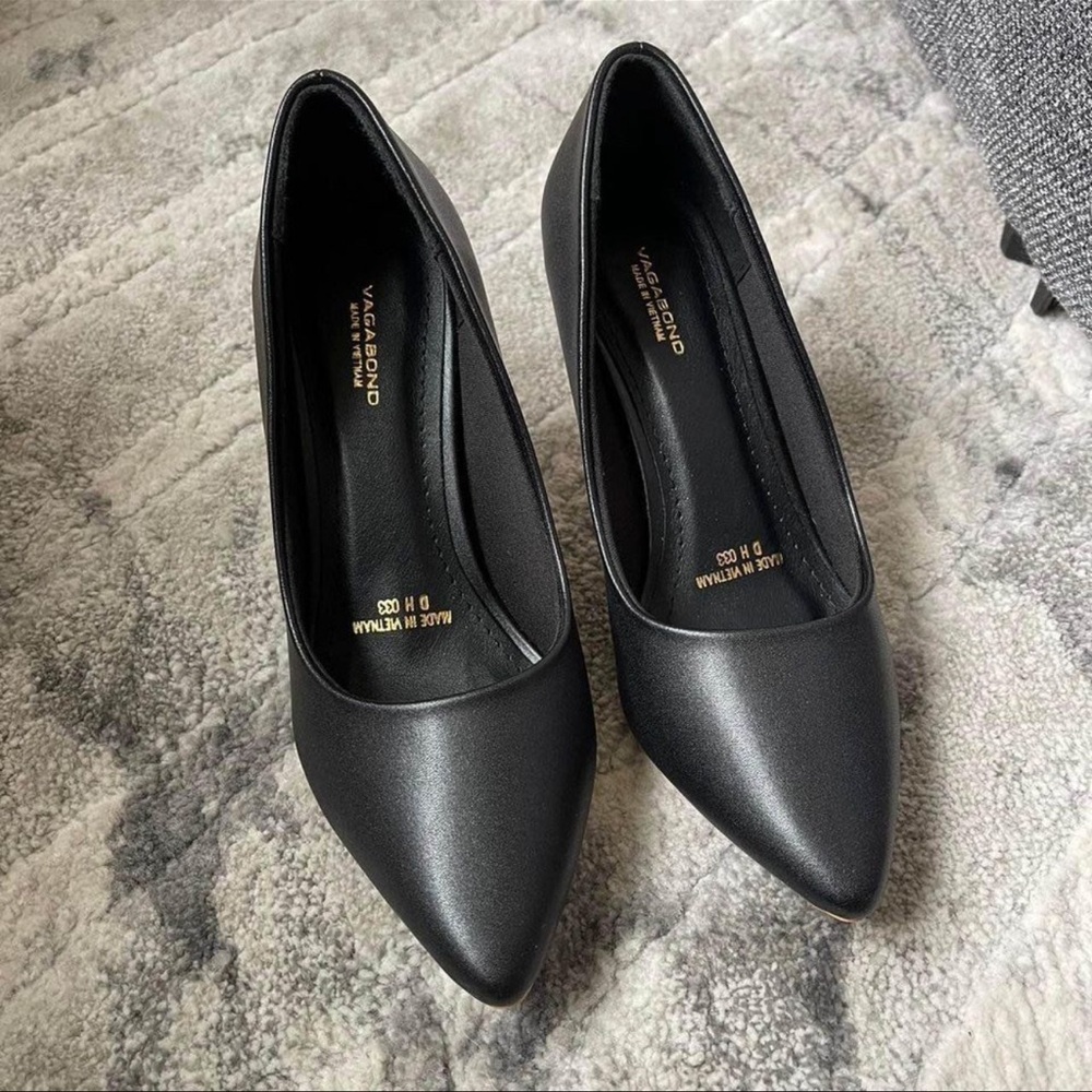 Classic smooth faux leather black pumps - Picture 2 of 10